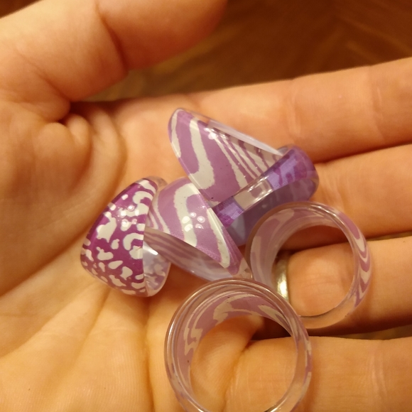 Purple Animal Print Acrylic Rings - Picture 1 of 2